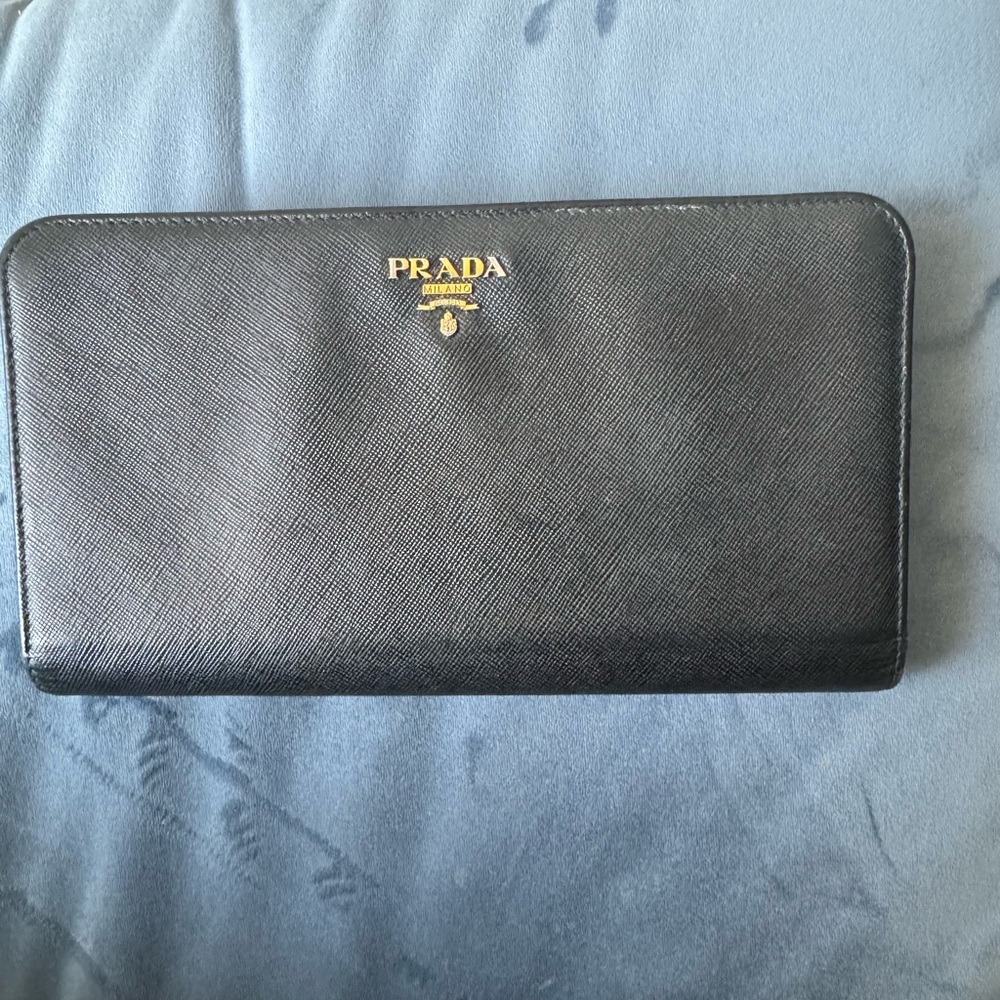 Prada Saffiano Nero+ Peonia wallet